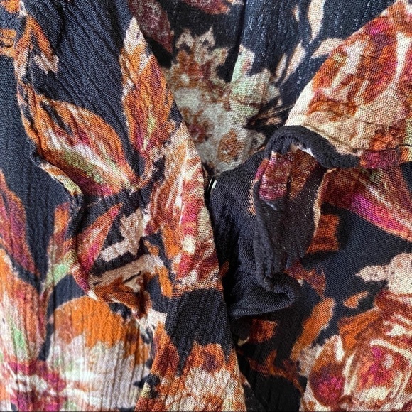 Miss Me Black Floral V-Neck Blouse - Picture 5 of 7